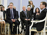 Медведев озаботился проблемами инвалидов: у них тоже могут появиться омбудсмен и места в "Большом правительстве"