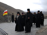 Жители Северной Осетии не выпускают из монастыря священника Антония, которого архиепископ Зосима направил в Дагестан