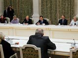 Президент России Дмитрий Медведев и премьер-министр РФ Владимир Путин в в Зимнем саду Большого Кремлевского дворца в четверг, 17 ноября, провели встречу с пенсионерами и ветеранами