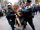 Сотни участников акции "Захвати Уолл-стрит" пытались прорваться в финансовый центр Нью-Йорка