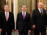 Накануне президент РФ Дмитрий Медведев объявил, что вносит на ратификацию в Госдуму Договор с Белоруссией и Казахстаном о Евразийской экономической комиссии - ЕЭК