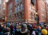 В субботу участники протестов против политики фининститутов заняли здание старой четырехэтажной школы имени Бенджамина Франклина