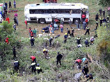 В Мексике в пропасть на "повороте дьявола" рухнул автобус: 14 погибших