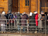 За первые сутки поясу Богородицы поклонились в Москве свыше 70 тысяч человек