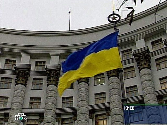 По условиям программы сотрудничества с Украиной, которая была открыта в ноябре 2008 года, в течение 2008-2009 годов Украина получила от фонда три транша кредитной помощи на сумму свыше 10,5 млрд долларов