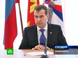 Медведев рассказал, кому и за что грозит "полицейская дубинка" из-за высказываний в интернете