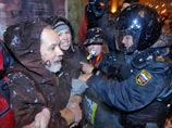 Несанкционированные акции "Выборы без оппозиции - преступление" на Триумфальной площади в Москве проходят с начала сентября. Они всегда сопровождаются задержаниями оппозиционеров