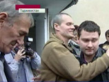 По ее словам, эстонские власти готовы были освободить Алексея еще весной, вскоре после инцидента с задержанием