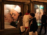 Католиков Венесуэлы призвали бойкотировать товары Benetton из-за скандальной рекламы с поцелуями