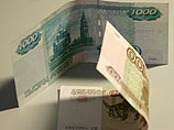 Рубль продолжил снижение к доллару и евро