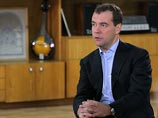Медведев приехал в Карелию работать, а его заставили танцевать "ладушки"-касарейку (ВИДЕО) Медведев приехал в Карелию работать, а его заставили танцевать "ладушки"-касарейку (ВИДЕО)