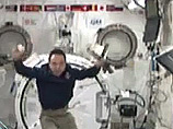 Японский астронавт показал всему миру бейсбол в невесомости (ВИДЕО) 