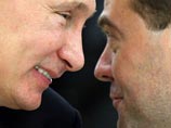 Вначале Медведев поздравил Путина с выдвижением в кандидаты на пост президента Вначале Медведев поздравил Путина с выдвижением в кандидаты на пост президента