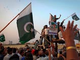 Давние стратегические партнеры - США и Пакистан - находятся на грани разрыва отношений из-за фатальной ошибки НАТО: в минувшие выходные ее ВВС разбомбили пакистанский блокпост, что привело к гибели 24 военнослужащих. По стране прокатилась волна протестов