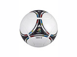 Организаторы Евро-2012 представили официальный мяч турнира