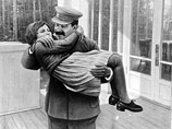 Аллилуева родилась 28 февраля 1926 года в семье Иосифа Сталина и Надежды Аллилуевой Аллилуева родилась 28 февраля 1926 года в семье Иосифа Сталина и Надежды Аллилуевой