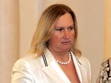 В свою очередь пиар-директор задержанного предпринимателя Анна Имерлин высказала мнение, что новое уголовное дело против Батурина сфабриковано и может быть связано с интересом правоохранительных органов к его сестре Елене В свою очередь пиар-директор задержанного предпринимателя Анна Имерлин высказала мнение, что новое уголовное дело против Батурина сфабриковано и может быть связано с интересом правоохранительных органов к его сестре Елене