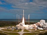 Он также упоминает недавний запуск марсохода Curiosity - "самую амбициозную миссию" за всю историю исследований Красной планеты Он также упоминает недавний запуск марсохода Curiosity - "самую амбициозную миссию" за всю историю исследований Красной планеты