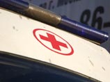 В результате этого образовалась многокилометровая пробка, одной из первых в которой стоит машина скорой помощи с проблесковыми маячками В результате этого образовалась многокилометровая пробка, одной из первых в которой стоит машина скорой помощи с проблесковыми маячками