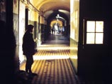 По официальным данным, причиной смерти заключенного стало отравление техническим спиртом. По неофициальным - умер от передозировки наркотиков По официальным данным, причиной смерти заключенного стало отравление техническим спиртом. По неофициальным - умер от передозировки наркотиков