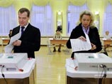 Дмитрий и Светлана Медведевы проголосовали на выборах депутатов Государственной Думы Дмитрий и Светлана Медведевы проголосовали на выборах депутатов Государственной Думы