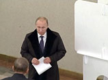 Премьер Владимир Путин проголосовал позже большинства коллег: он прибыл на избирательный участок номер 2079 в Российской академии наук на улице Косыгина после полудня