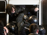 Массовые задержания прошли на Триумфальной площади столицы, где оппозиция протестовала против несвободных выборов