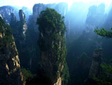 В национальном парке Тяньмэнь, расположенном в округе Чжанцзяцзе юго-восточной провинции Хунань, появился новый аттракцион для туристов