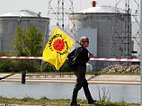 Активисты Greenpeace забрались на реактор французской АЭС, посрамив систему безопасности Активисты Greenpeace забрались на реактор французской АЭС, посрамив систему безопасности