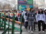 Тысячи "наших" оккупируют Манежную площадь, чтобы "защитить голоса", отданные партии власти Тысячи "наших" оккупируют Манежную площадь, чтобы "защитить голоса", отданные партии власти