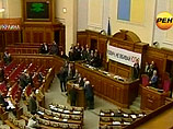 Пока больную Тимошенко допрашивают в СИЗО, ее соратники блокируют Раду и предлагают обмен