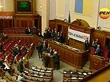 Пока больную Тимошенко допрашивают в СИЗО, ее соратники блокируют Раду и предлагают обмен Пока больную Тимошенко допрашивают в СИЗО, ее соратники блокируют Раду и предлагают обмен