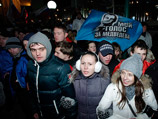 "Несогласные" вышли на Триумфальную площадь, туда же ранее стеклись представители молодежных прокремлевских движений