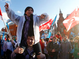 Партия власти на Площади Революции в Москве собрала до 10 тысяч своих сторонников под лозунгом "Чистая победа" для того, чтобы дать "достойный ответ оппозиционным акциям"