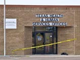 Как отмечает издание, инцидент произошел в здании техасского департамента здравоохранения, когда 38-летней женщине отказали в льготах сотрудники из отдела по обслуживанию клиентов