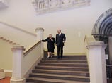 Подробную экскурсию по выставке для премьера провела директор музея Ирина Антонова, которая рассказала Путину о творчестве художника, а также дала пояснения по композиции каждой из представленных на выставке картин