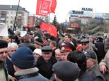 В центре Калининграда до тысячи "несогласных" митингуют против итогов выборов