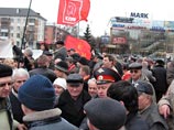В центре Калининграда у монумента "Родина-Мать" проходит разрешенный местными властями митинг представителей КПРФ и других представителей оппозиции, недовольных официальными результатами выборов В центре Калининграда у монумента "Родина-Мать" проходит разрешенный местными властями митинг представителей КПРФ и других представителей оппозиции, недовольных официальными результатами выборов