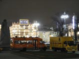 Рабочие Мосводоканала уже находятся на площади Революции и в ближайшее время развернут заграждения вокруг памятника Карлу Марксу Рабочие Мосводоканала уже находятся на площади Революции и в ближайшее время развернут заграждения вокруг памятника Карлу Марксу