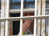 Судьи не стали дожидаться ее выздоровления и согласились с предложением Генеральной прокуратуры продолжить процесс в тюрьме, где в настоящее время и находится бывшая "оранжевая принцесса" Судьи не стали дожидаться ее выздоровления и согласились с предложением Генеральной прокуратуры продолжить процесс в тюрьме, где в настоящее время и находится бывшая "оранжевая принцесса"