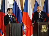 Сделал он это, что характерно, в Праге на пресс-конференции по итогам переговоров с президентом Чехии