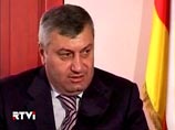 Реакция Эдуарда Кокойты на эти заявления пока не известна. Ранее он говорил, что не сложит с себя президентские полномочия, пока не положит конец "оранжевой революции", отметив, что собирается передать власть законным путем Реакция Эдуарда Кокойты на эти заявления пока не известна. Ранее он говорил, что не сложит с себя президентские полномочия, пока не положит конец "оранжевой революции", отметив, что собирается передать власть законным путем