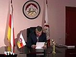 Глава Южной Осетии Эдуард Кокойты объявит о своей отставке в субботу в 17.00 Глава Южной Осетии Эдуард Кокойты объявит о своей отставке в субботу в 17.00