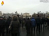 На записи слышны призывы полиции пройти всем в метро и на Болотную площадь