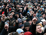 Люди собрались на акцию, которая не санкционирована, но поскольку это не митинг и не пикет, такая "городская сходка" не противоречит закону, объяснили представители УВД по городу Люди собрались на акцию, которая не санкционирована, но поскольку это не митинг и не пикет, такая "городская сходка" не противоречит закону, объяснили представители УВД по городу