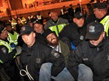 Полиция арестовала 32 мужчины и 14 женщин. Основное обвинение, выдвинутое арестованным - незаконное нахождение на чужой территории Полиция арестовала 32 мужчины и 14 женщин. Основное обвинение, выдвинутое арестованным - незаконное нахождение на чужой территории