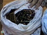 Полицейские задержали двоих молодых людей, пытавшихся пронести через рамки металлодетектора бомбу, начиненную поражающими элементами Полицейские задержали двоих молодых людей, пытавшихся пронести через рамки металлодетектора бомбу, начиненную поражающими элементами