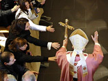 Папа Римский призвал помогать иммигрантам и благословил молодежь