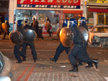 Британские полицейские осваивают "оружие Джеймса Бонда": им будут разгонять демонстрантов
