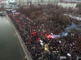 Иностранцы испугались гексакоптера: над Болотной летал "НЛО, обездвиживающий оппозиционеров" (ВИДЕО) Иностранцы испугались гексакоптера: над Болотной летал "НЛО, обездвиживающий оппозиционеров" (ВИДЕО)